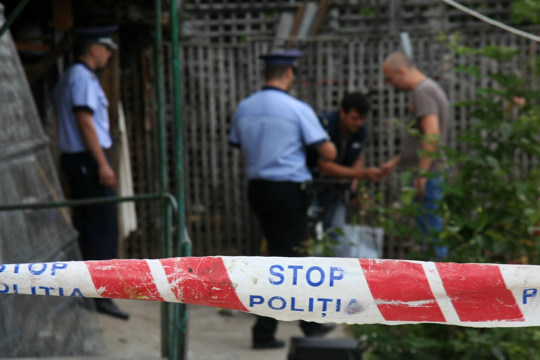 Adevarul infricosator din spatele cazului baietelului gasit ingropat in curtea casei. Procurorii au sigilat casa parintilor