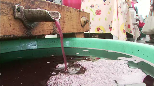 Femeie de 64 de ani din Vaslui, intoxicata cu dioxid de carbon de la vinul fermentat