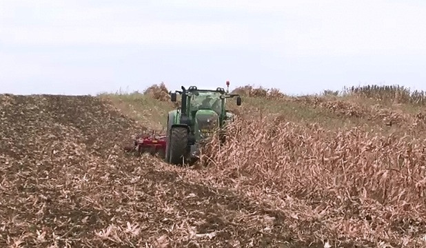 Efectul lipsei de specialisti in agricultura reflectat pe "fluturas". Suma "regeasca" cu care este platit un tractorist