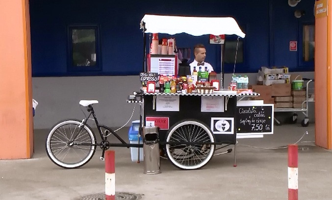 Afacerea cu "energie" care cuprinde Romania. Cafenelele mobile pe trei roti au ajuns in tot mai multe orase