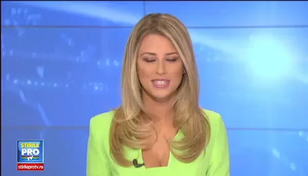 VOCEA ROMANIEI, sezonul 4, editia a 4-a a auditiilor pe nevazute. Trei concurenti au ridicat toti antrenorii in picioare