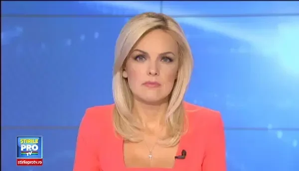 Un tren din Bistrita a sarit de pe sine dupa ce a fost lovit de o masina. Accidentul a fost provocat de neatentia soferului