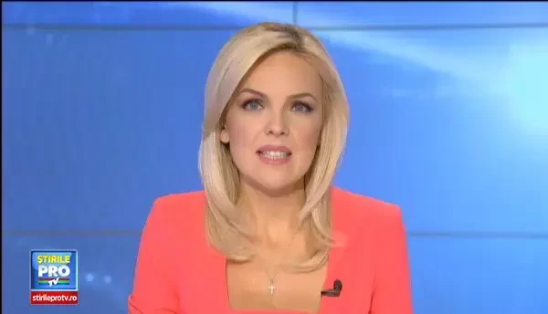 Plimbarile cu avionul deasupra muntilor, ultima moda printre turistii cu bani. Pretul unui tur complet in Bucegi