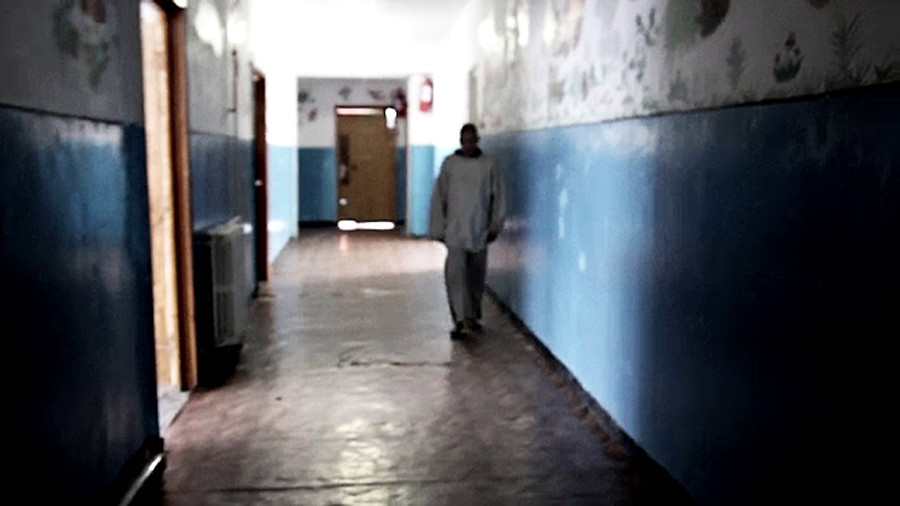 Centrele "de recuperare" din care doar moartea te salveaza. Copiii cu handicap sunt inchisi in adevarate lagare de concentrare