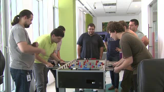 Birourile unde angajatii au timp sa se joace si sa se relaxeze. Tot mai multe firme se preocupa de confortul angajatilor