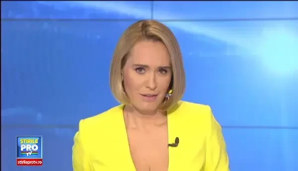 Maimutele din sud-vestul Chinei fura mancare turistilor. Cine le calmeaza atunci cand devin agresive