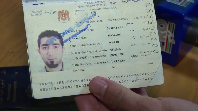 Sase sirieni, descoperiti intr-un TIR, in Dambovita. Au platit 2500 de euro sa ajunga in Austria, de teama razboiului