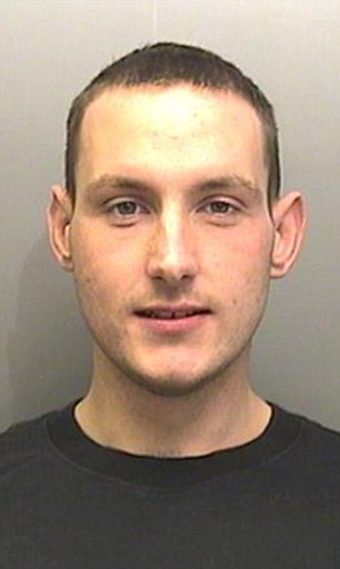 L-a gasit pe prietenul fostei iubite ascuns in dulap. Ce a urmat i-a adus o condamnare de opt ani de inchisoare