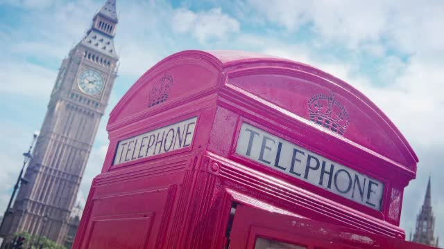 Celebrele cabine telefonice rosii din Londra vor disparea. Vor fi transformate in gadgeturi, care vor atrage sute de oameni