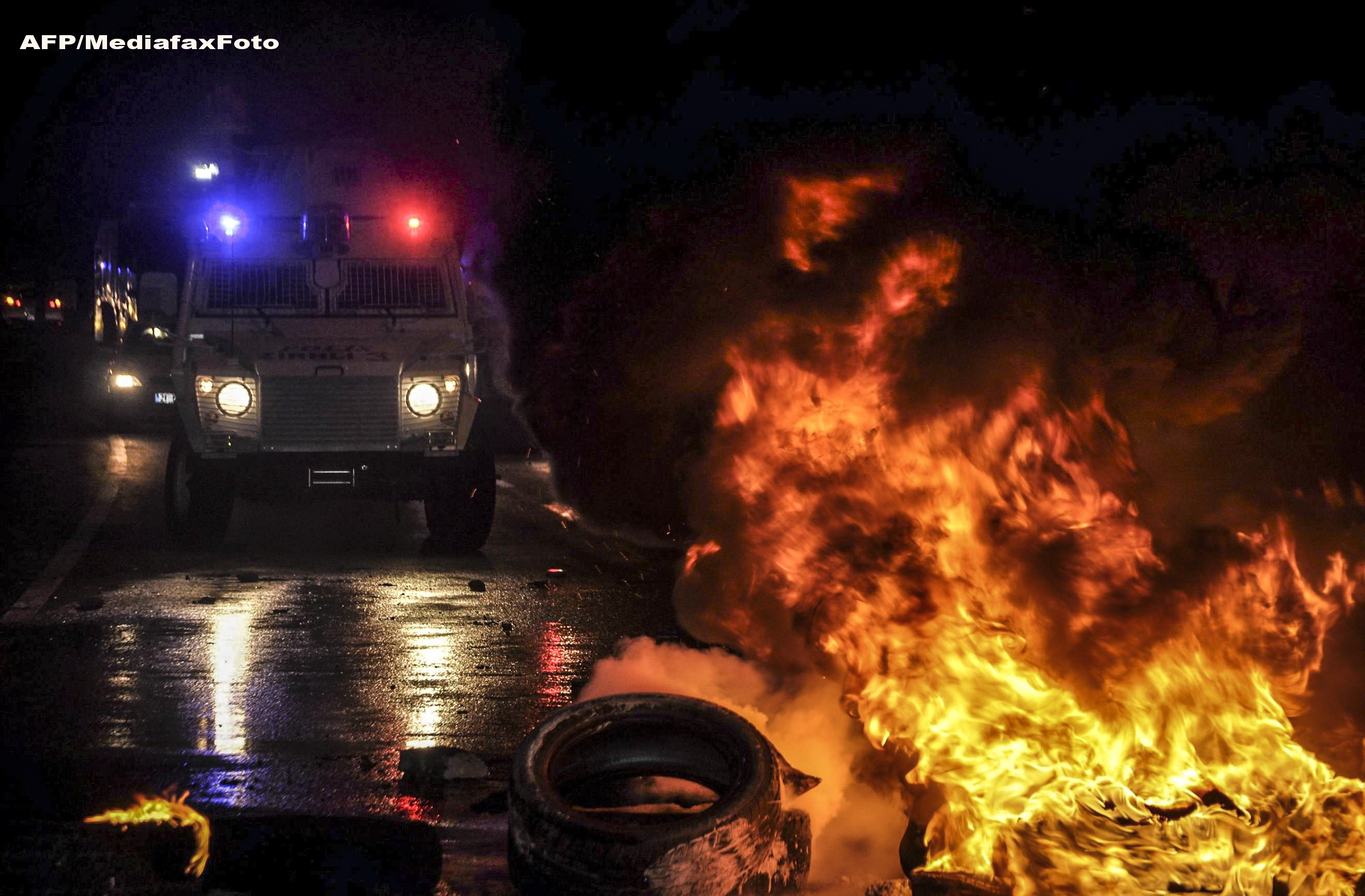 Magazine distruse, masini incendiate si banci atacate. Cel putin 14 oameni au murit in Turcia, dupa protestele kurzilor