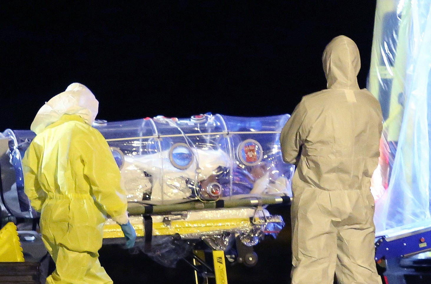 Primul caz suspect de Ebola in Franta, dupa controale in aeroporturi. Simptomele bolii, detectate la o femeie de 40 de ani