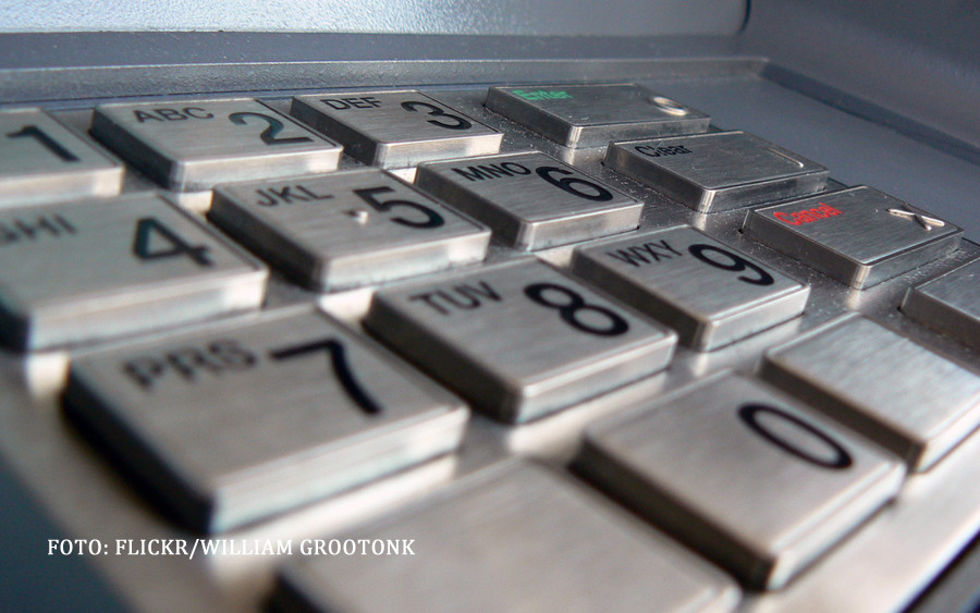 Metoda de furat din banca gasita de un hot din Capitala. A scos zeci de mii de lei din conturile unor oameni ai strazii