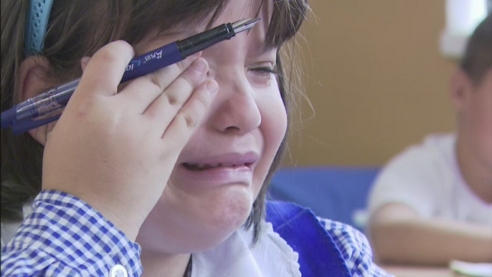 La doar 9 ani, o fetita din Giurgiu poate urina doar printr-o sonda. Cum o poti ajuta si tu sa duca o viata normala