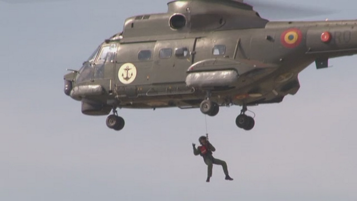 Operatiune de salvare spectaculoasa pe Dunare. 12 marinari in pericol de inec au fost recuperati cu un elicopter