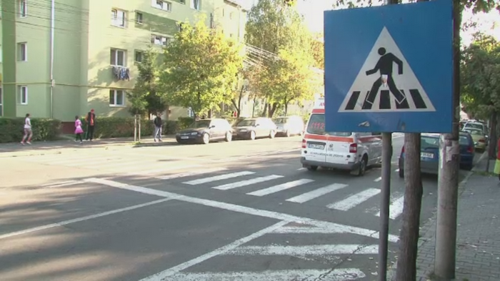 O femeie din Bistrita si fiica ei au ajuns la spital dupa ce au fost lovite pe trecerea de pietoni. Cum se scuza soferul