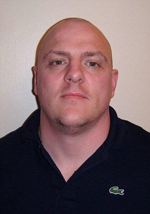 Un infractor cautat de politia britanica a fost arestat dupa ce a pus o poza pe Facebook. Unde se afla barbatul