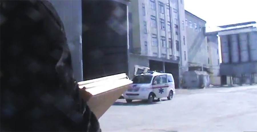 Au plecat cu AMBULANTA 40 de kilometri ca sa cumpere gresie. "E cumplit, ni s-au stricat sase placi"