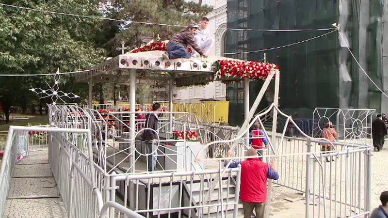 Incep pregatirile pentru cel mai mare pelerinaj ortodox. Sute de mii de credinciosi vor ajunge la moastele Sfintei Parascheva