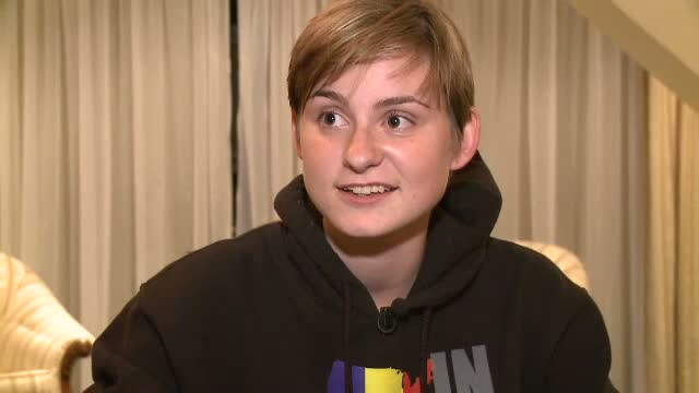 Abandonata la nastere si adoptata de o familie din SUA, Viorica si-a reintalnit tatal, dupa 20 de ani, in direct la Maruta