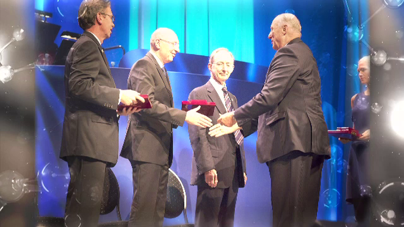 Stefan Hell a sarbatorit cu sampanie premiul Nobel pentru chimie. Cercetatorul de origine romana a devenit celebru in lume