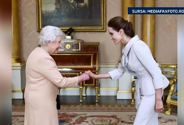 Angelina Jolie a primit un titlu de noblete si doua medalii in cursul unei audiente private la regina Elisabeta