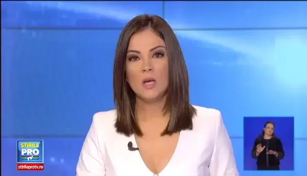 O masina a luat foc, in Suceava. Incendiul a fost declansat chiar dupa ce soferul a pornit autoturismul