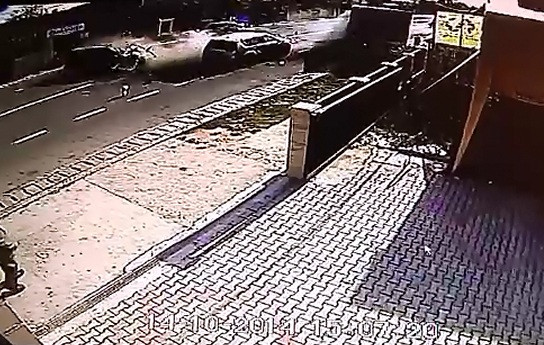 Imagini camera de supraveghere: momentul in care un barbat de 69 de ani intra pe contrasens. Ce a provocat de fapt accidentul