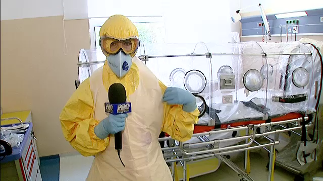 18 romani intorsi de langa focare de Ebola, monitorizati 21 de zile. Cristina Jurca a testat echipamentele de protectie