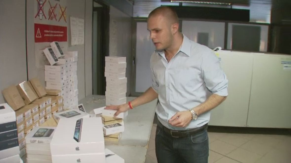 Descoperirea facuta de politia de frontiera in bagajele a doua tinere care se intorceau din Dubai