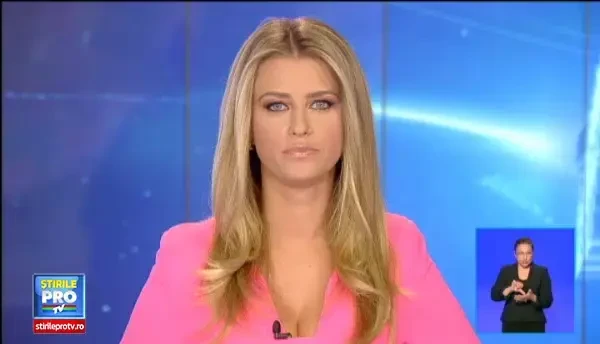 Zeci de baxuri de mustar, zacusca si prajituri au blocat autostrada Arad-Timisoara, dupa ce un TIR s-a rasturnat