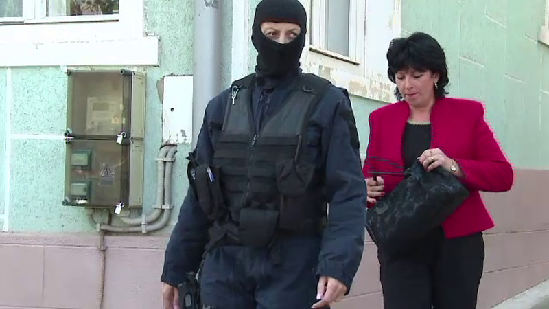 Sefa Parchetului de pe langa Judecatoria Orsova, retinuta de procurorii DNA. Procuroarea este acuzata de luare de mita