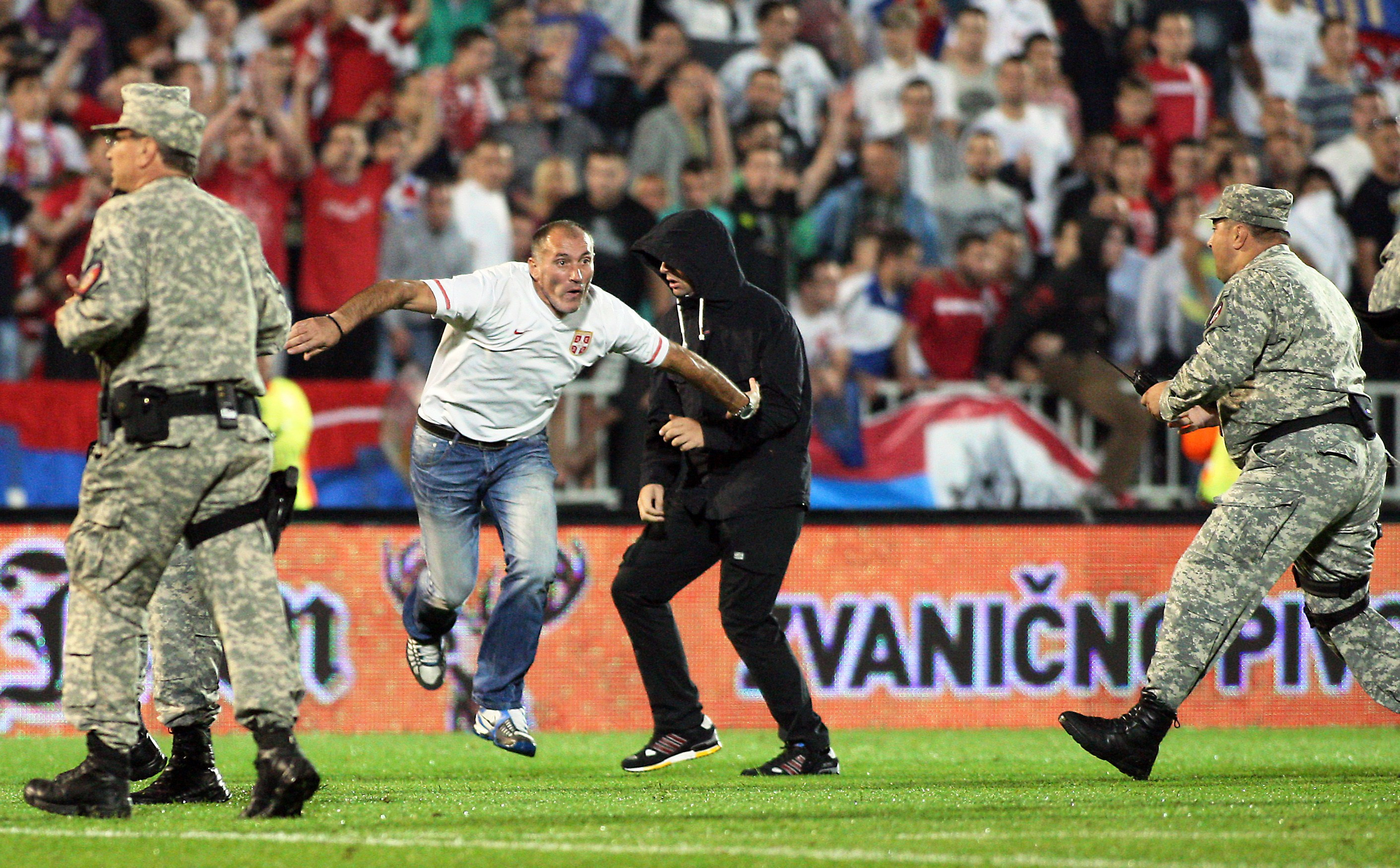 Scandalul meciului Serbia - Albania. Primarul din Pristina a invitat nationala Albaniei in Kosovo