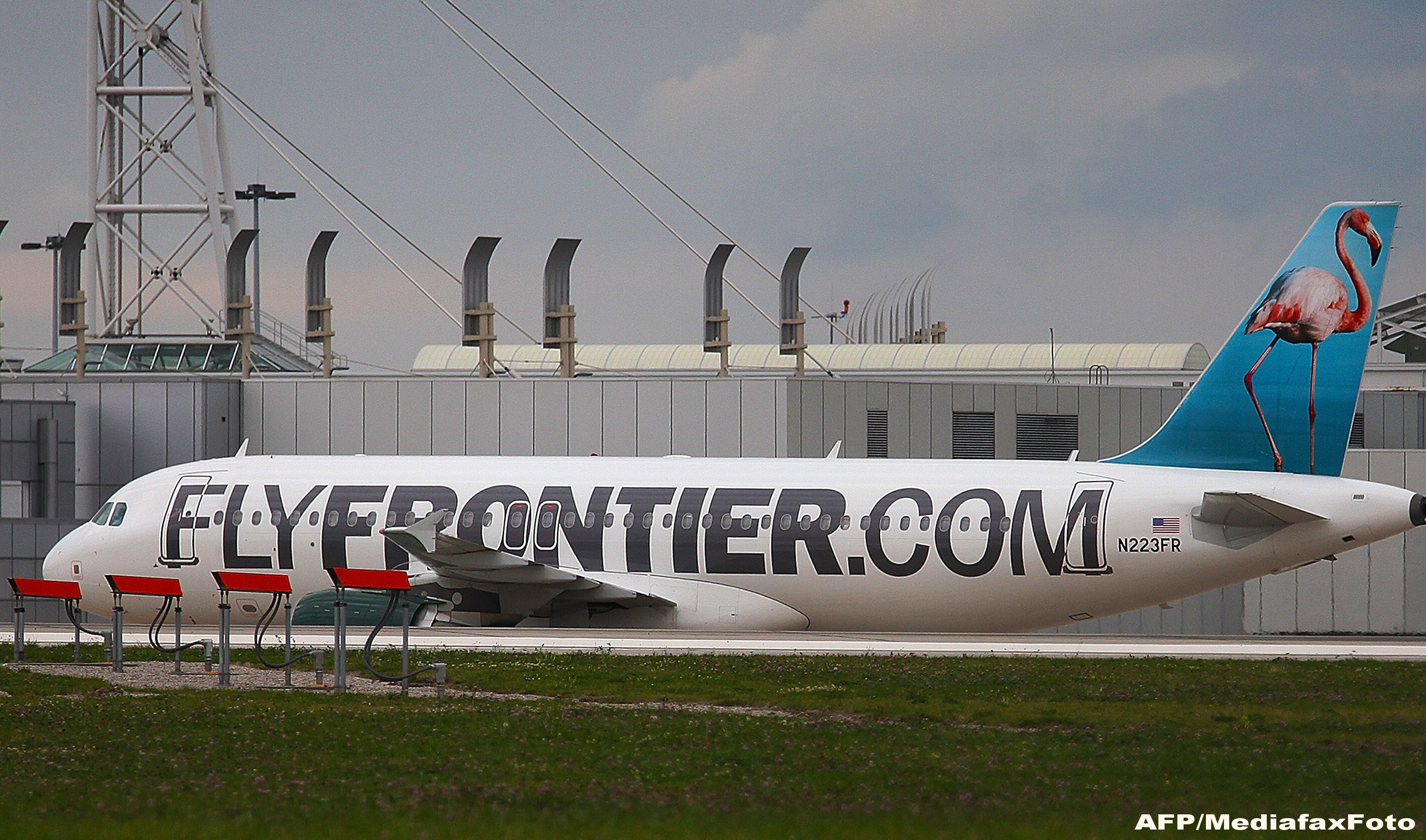 Alerta in SUA. Frica de Ebola naste reactii diverse printre oamenii care calatoresc cu avionul