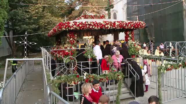 Cel mai mare pelerinaj ortodox din Romania a ajuns la final. 250.000 de oameni s-au inchinat la moastele Sfintei Parascheva