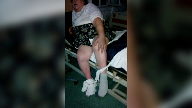 Fiica unei paciente care a murit la un spital din Craiova ii acuza pe medici ca au legat-o de pat si nu i-au dat tratament