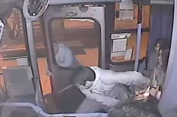 Situatia amuzanta in Chile. Ce s-a intamplat cu un hot care a incercat sa fure o geanta din autobuz. VIDEO