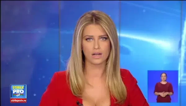 Un tanar de 20 de ani a intrat cu masina de lux intr-un stalp din beton. Impactul a fost atat de purtenic incat l-a daramat