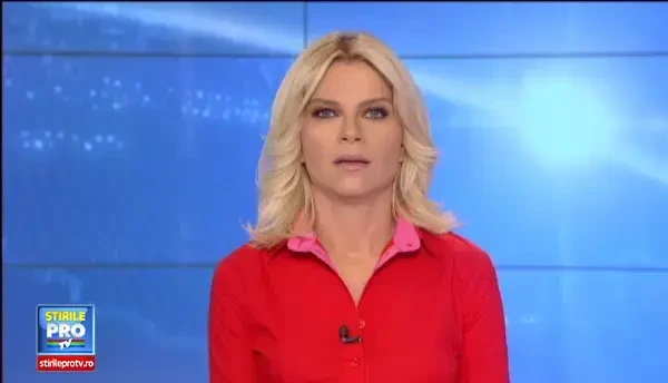 Ar putea fi cea mai nereusita parcare din lume. Dupa 6 tentative, o soferita blonda din Praga tot a lovit masina de alaturi