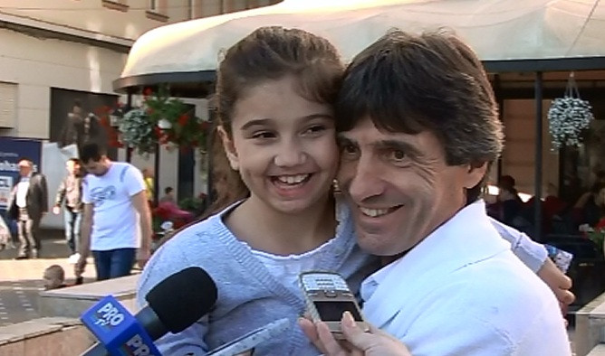 Cluburile sportive din Timisoara au strans bani pentru fetita fotbalistului Iosif Rotariu. Kassandra are nevoie de ajutor