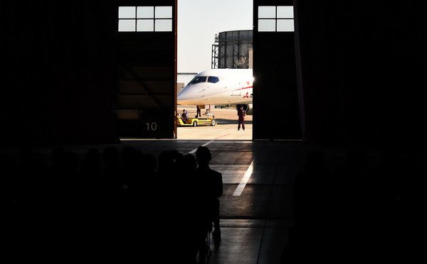 Mitsubishi a lansat avionul cu ajutorul caruia Japonia vrea sa sparga dominatia gigantilor lumii. FOTO