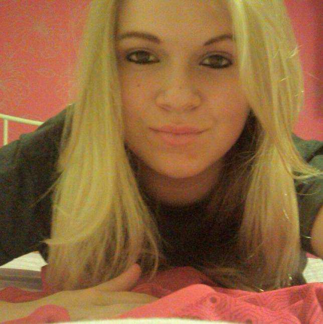 O jucatoare de fotbal, de 15 ani, din Anglia s-a prabusit pe teren si a murit in timpul unui meci