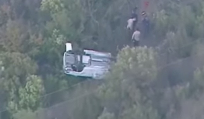 A cazut cu masina intr-o rapa, iar o aplicatie de pe iPad i-a salvat viata. Cum a reusit un politist sa o gaseasca. VIDEO