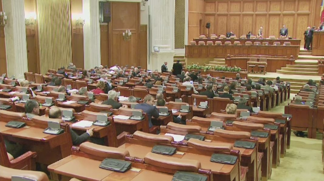 Chiulul in masa l-a scapat momentan pe Ion Dinita de arest preventiv. Cati deputati au fost luni in plen