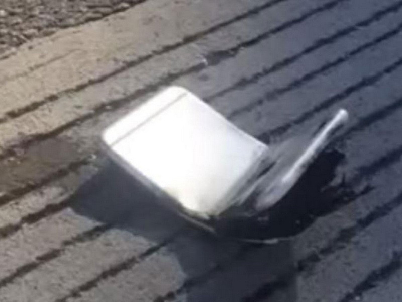 Un barbat din SUA sustine ca iPhone-ul 6 pe care il detine a luat foc, dupa ce s-a indoit in buzunar. Ce a patit tanarul