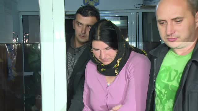 S-a dus la ghicitoare si i-a cerut s-o "dezlege" de sot, prin "farmece". O femeie a fost santajata cu 17.000 de lei