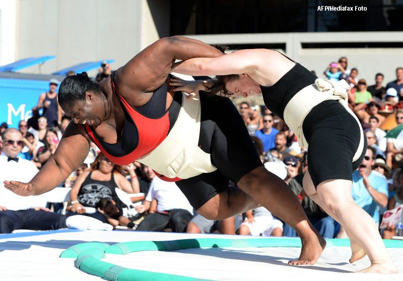 O britanica sustine ca nu poate lua carnetul de conducere din cauza faptului ca este obeza. VIDEO