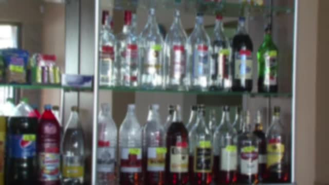 Bauturi alcoolice cu spirt, solutii de parbriz si lotiuni cosmetice. Schema prin care 150 de persoane ar fi fraudat statul