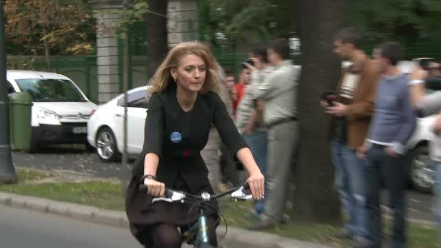 Klaus Iohannis pe bicicleta