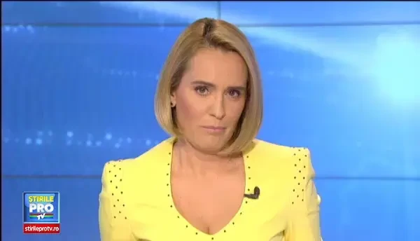 Sotia pune poze pe Facebook din Italia, iar el schimba scutece. Povestea lui Radu, romanul care isi creste singur cei 5 copii