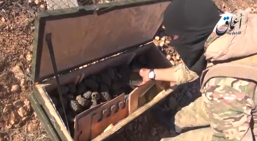 Arme parasutate de americani pentru kurzi au ajuns la jihadistii din Statul Islamic. Reactia Pentagonului. VIDEO